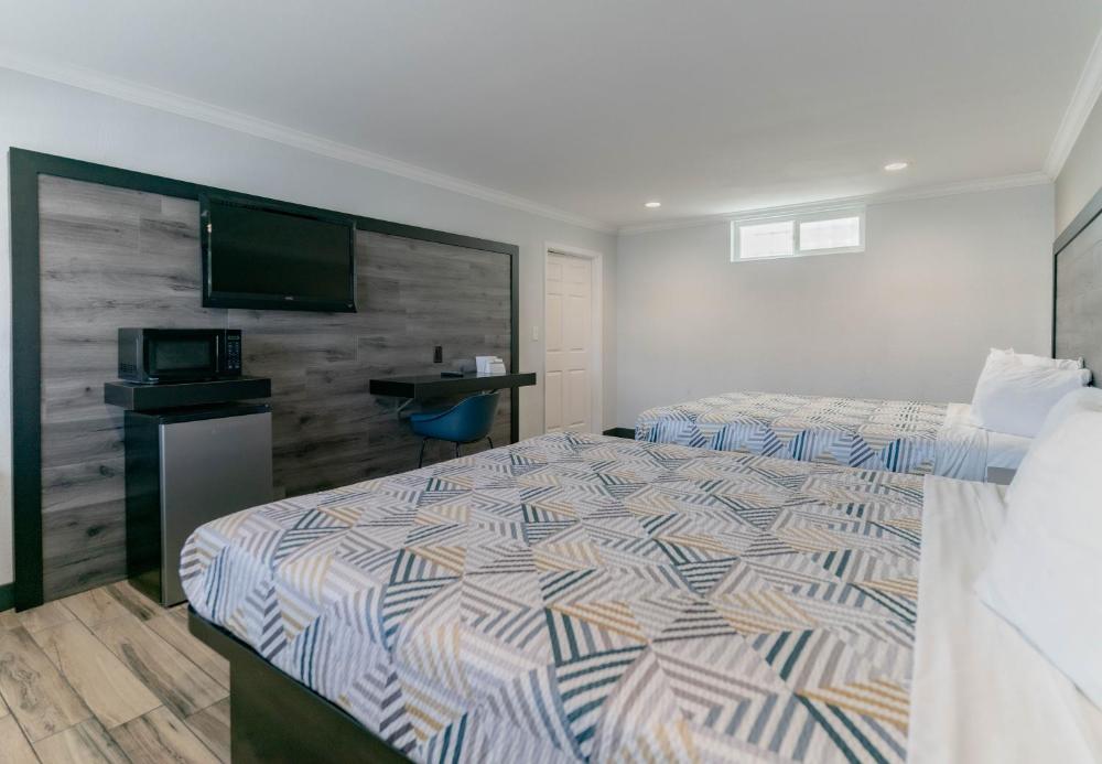 King Room with Two King Beds - Non-Smoking interior